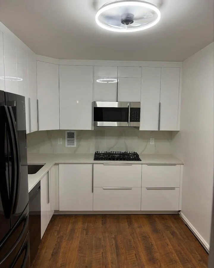 Renovated kitchen with quartz countertops in Georges